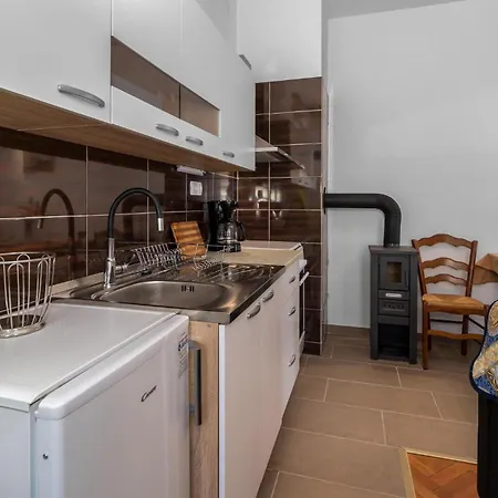 Apartment 1 Bedroom Awesome In