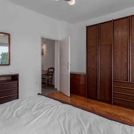 1 Bedroom Awesome In شقة تْسْغيكفانِتْسا